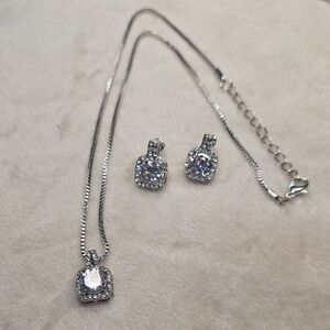 Elegant Silver Necklace and Earring Set
